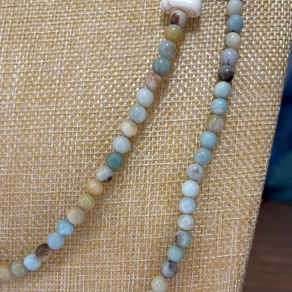 Elegant Beaded Stone Necklace with Cross Pendant - Picture 3 of 3